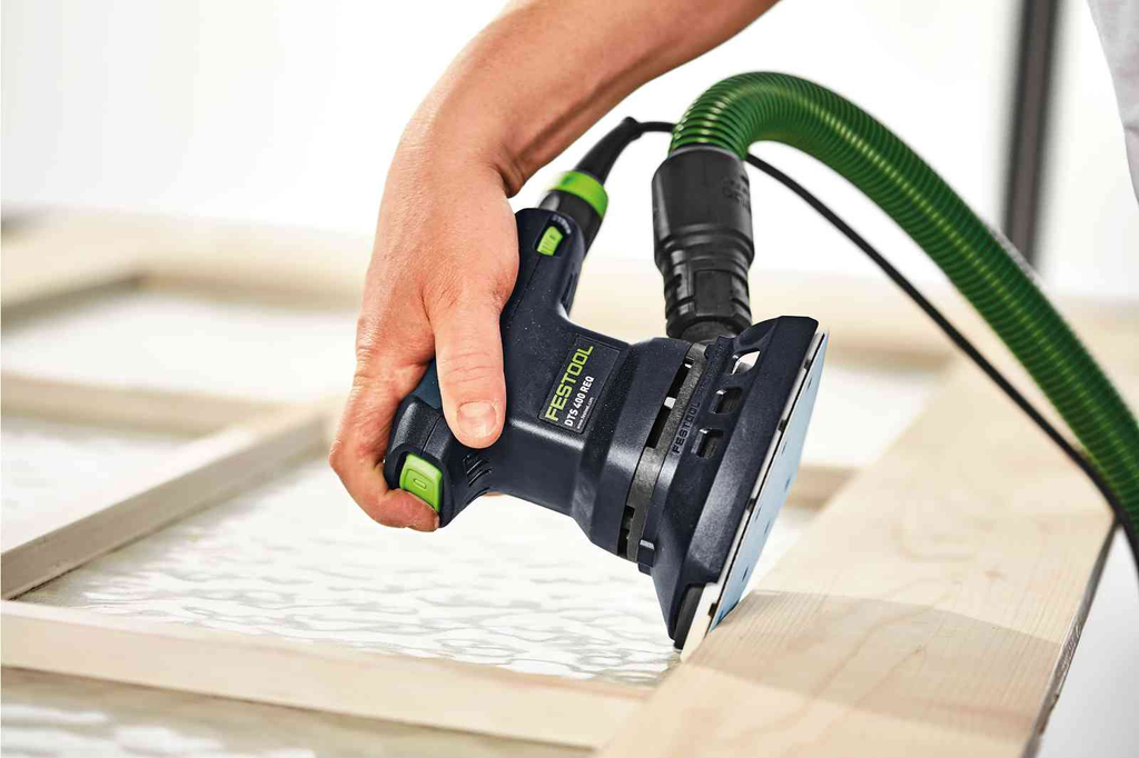 Rent the Festool DTS 400 REQ-Plus Compact Orbital Sander with dust extraction at BIYU. Photo of a flexible sander with Multi-Jetstream system. Discover now!