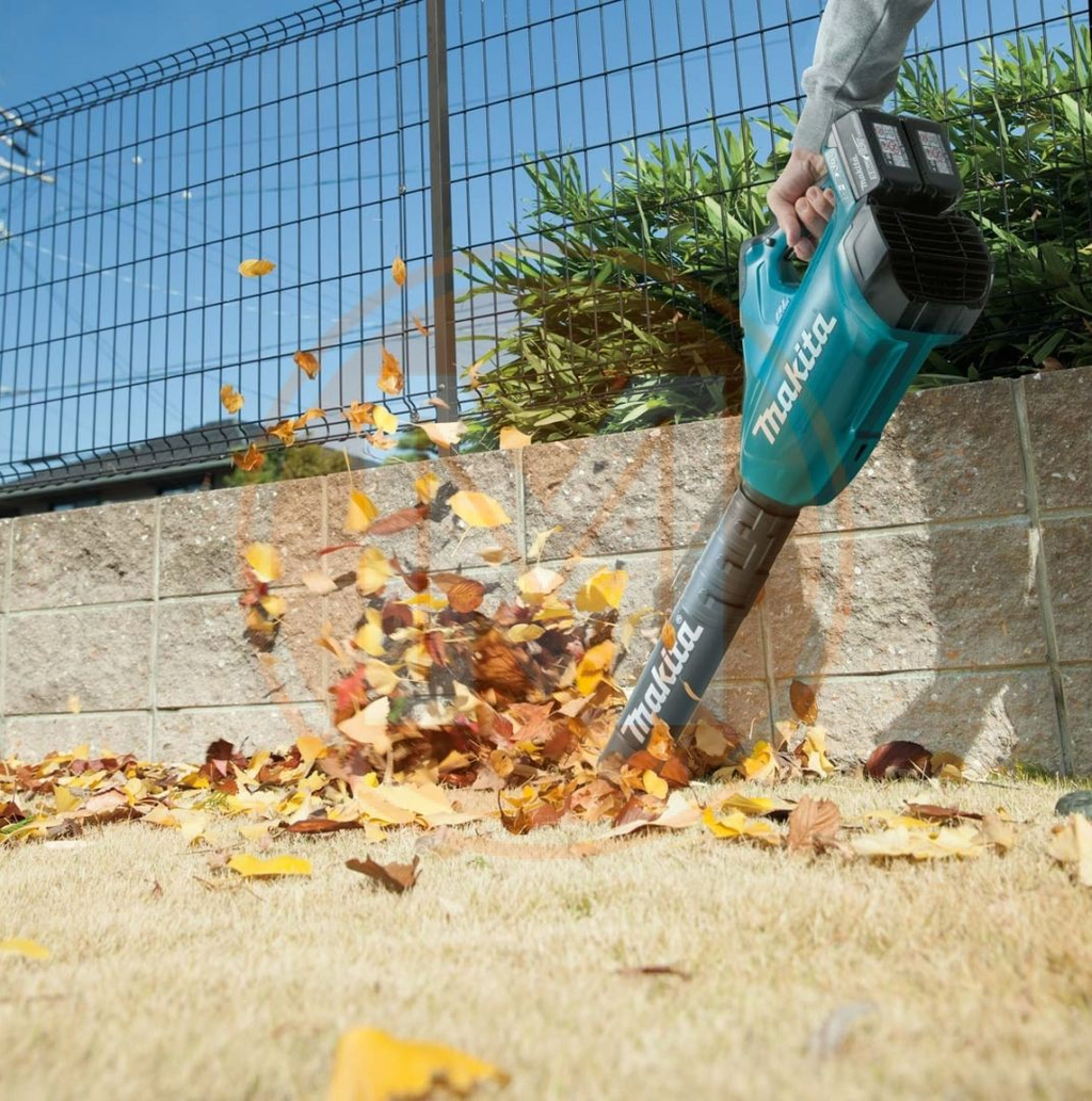 A compact professional battery leaf blower with low vibrations and no emission of harmful substances from Makita