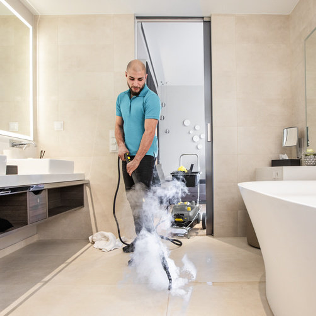 Kärcher professionele compacte stoomreiniger SG 4/4 voor het desinfecteren van je badkamer