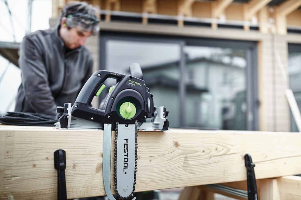 Rent the Festool UNIVERS SSU 200 EB-Plus-FS at BIYU: Powerful sword saw for precise cutting of construction and insulation material.
