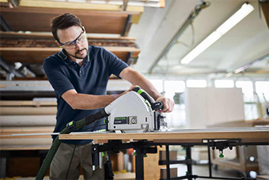 This Festool cordless track saw is perfect for cutting kitchen worktops. Easy and affordable rental with BIYU.