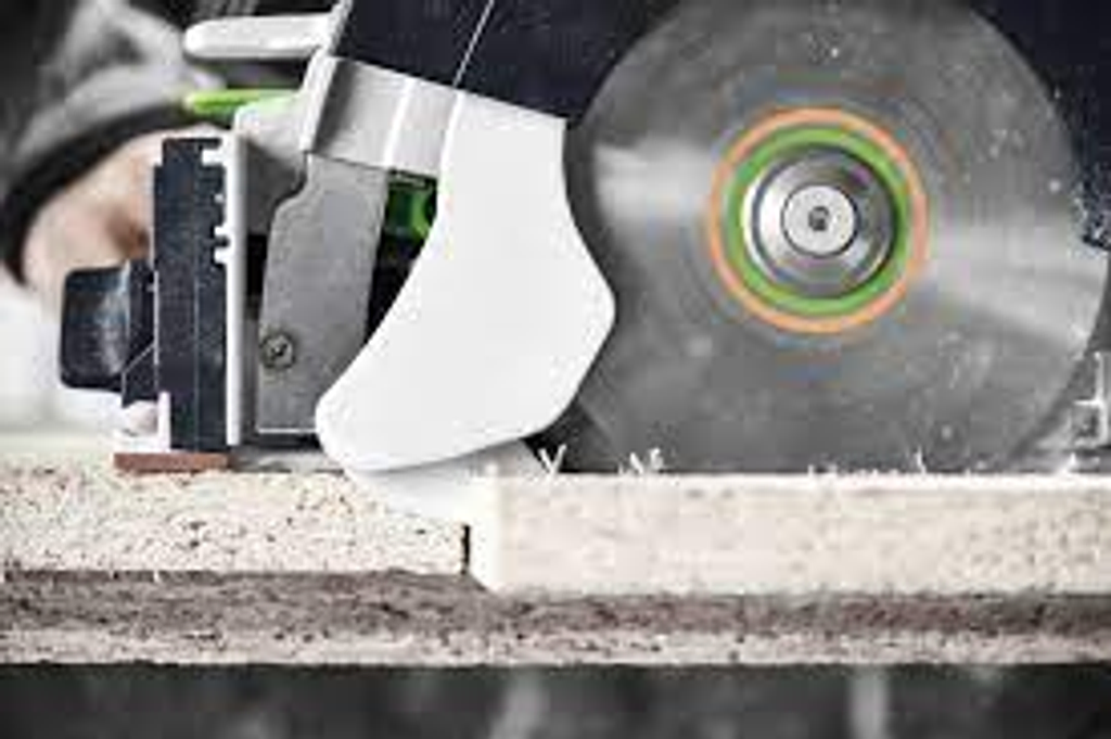 The Festool cordless pendulum circular cut saw cuts e.g. roof battens to size perfectly. Easy and affordable rental with BIYU