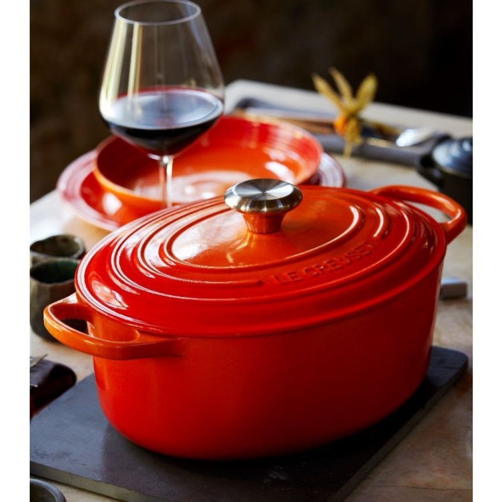 Use Le Creuset pan from BIYU to make a delicious stew along with a nice glass of wine