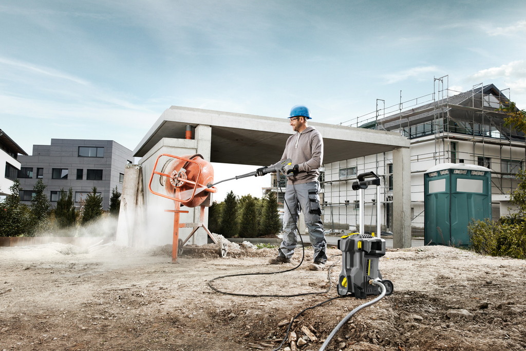 Huur deze professionele Kärcher hogedrukreiniger in gebruik bij schoonmaken van betonmolen nu bij BIYU!