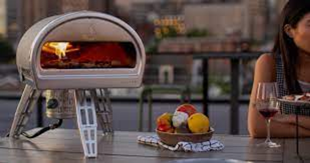 Maak een heerlijke pizza in de legendarische Roccbox oven te huur bij BIYU