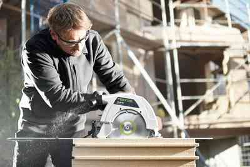 The Festool cordless pendulum circular cut saw cuts planks to size perfectly outdoors. Easy and affordable rental with BIYU.
