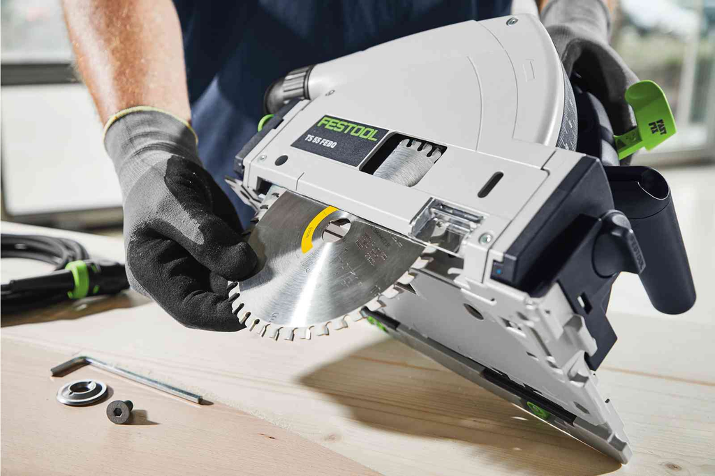 Rent this plunge-cut saw | circular saw with guide rail fast and cheap at BIYU.