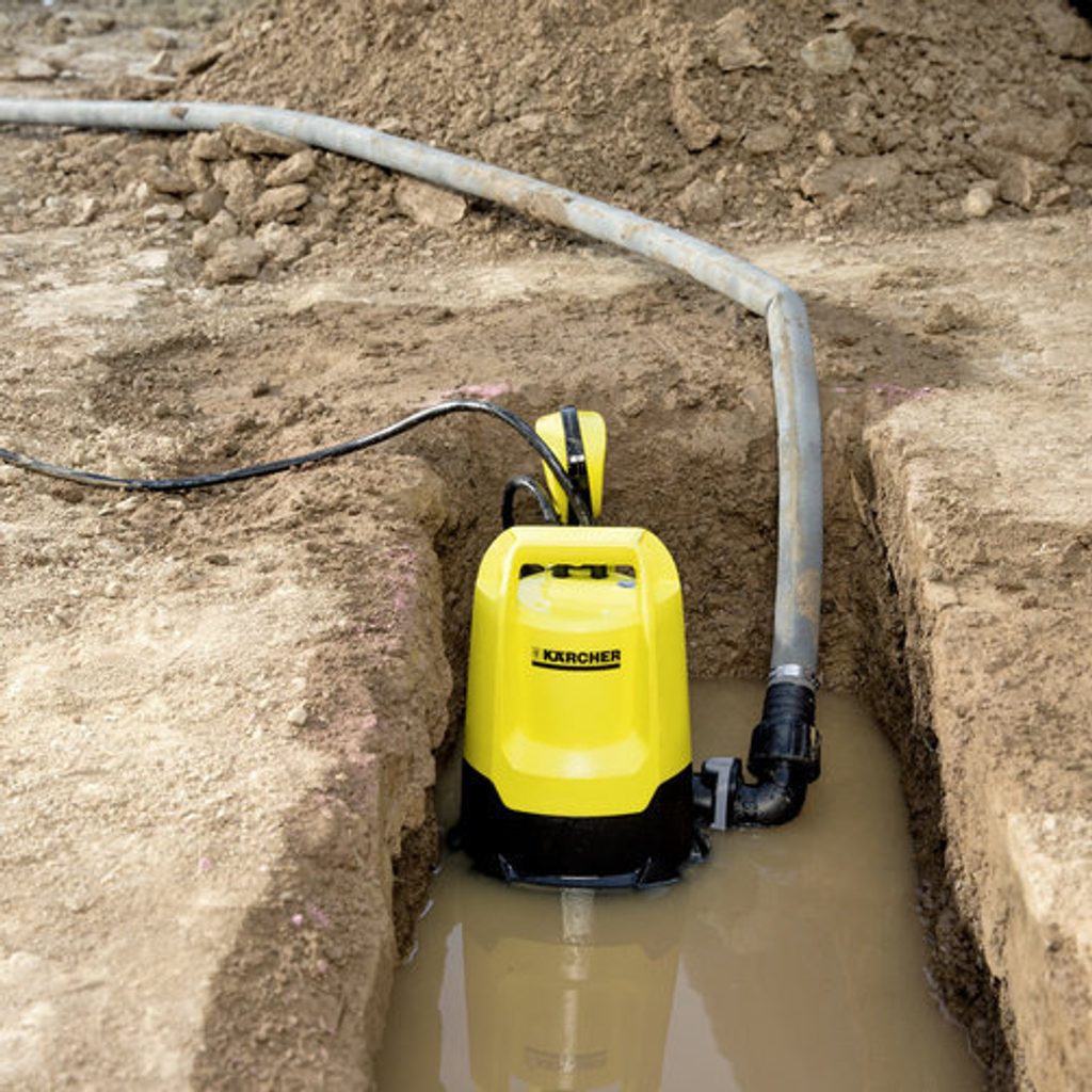 Kärcher submersible dirty water pump at construction site. Rent from BIYU