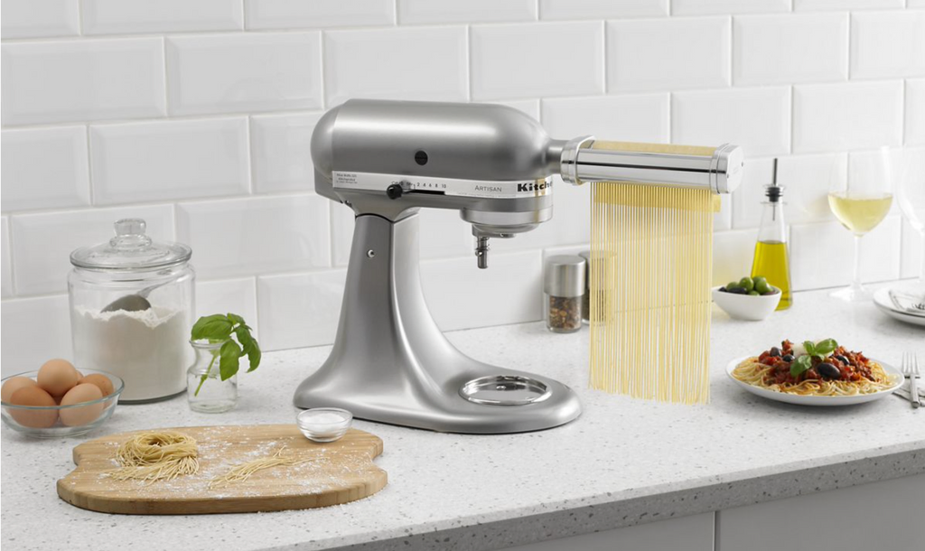 KitchenAid keukenmixer met kantelbare kop, verkrijgbaar met pasta accessoire grijs makkelijk en goedkoop huren bij BIYU