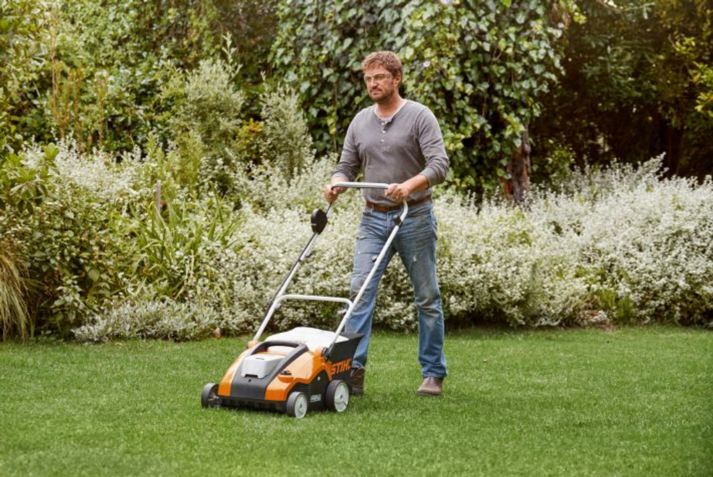 Scarify your lawn with STIHL electric lawn scarifier without noise or nature damage