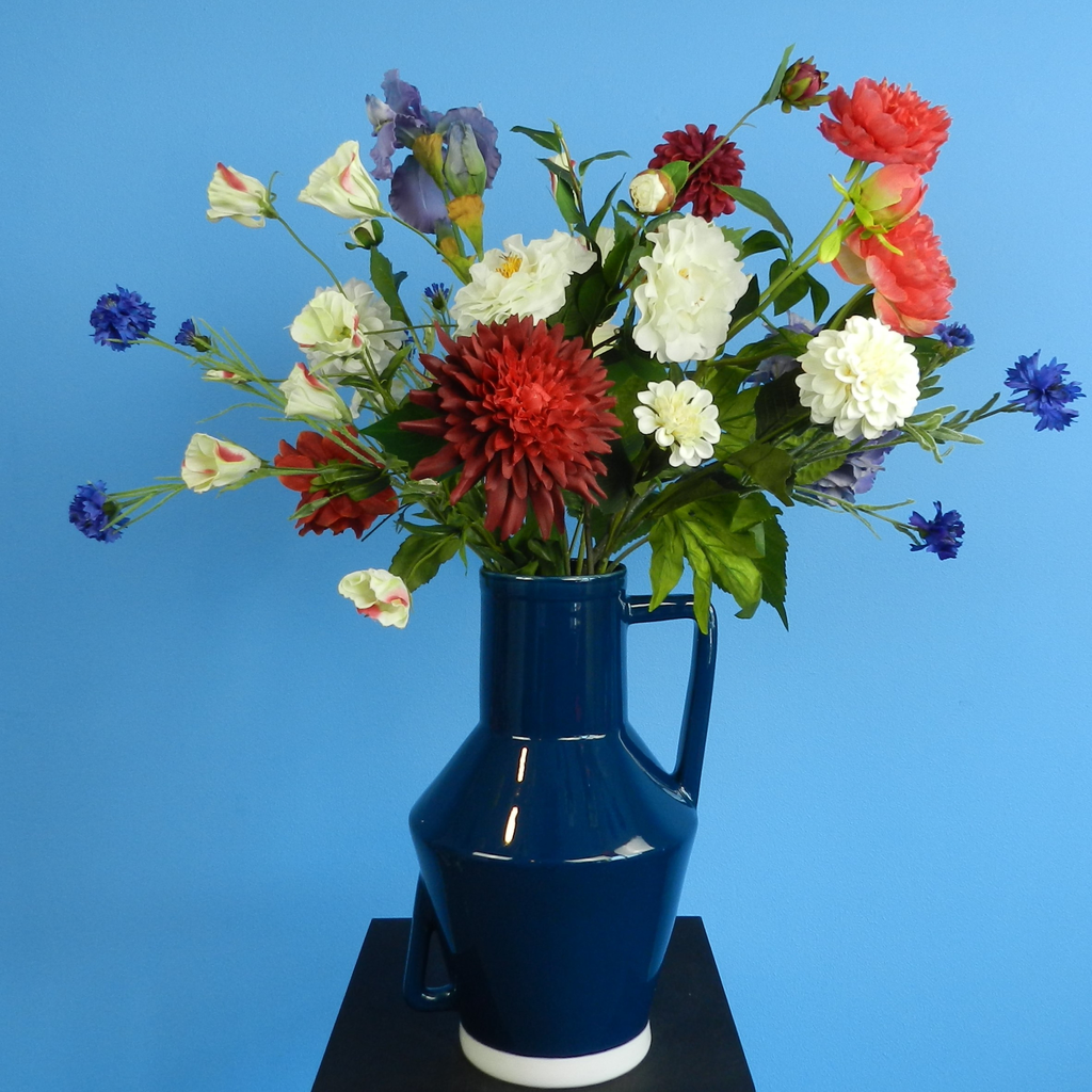 Rent this beautiful artificial flowers bouquet in blue vase for your event at BIYU. Picture of blue white and pink flowers. Perfect as decoration for parties and weddings.