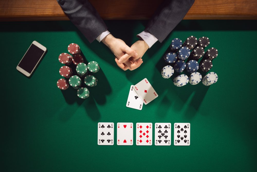 BIYU Pokerset set up met dealer makkelijk en goedkoop huren bij BIYU