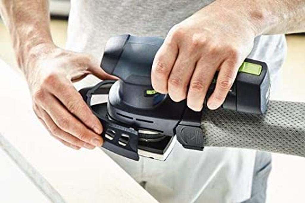 The Festool cordless delta sander is easy in use for hard-to-reach places. Easy and affordable rental with BIYU