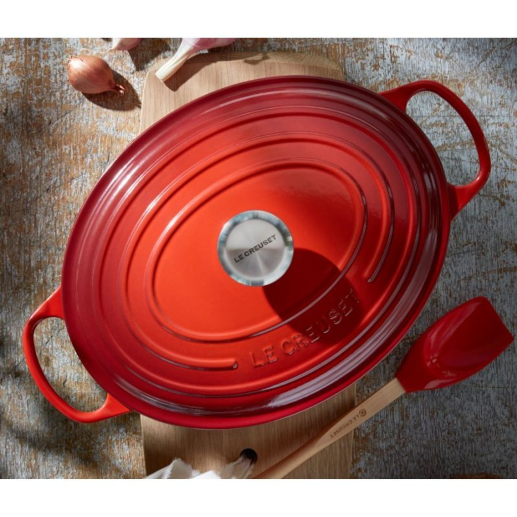 Use Le Creuset pan from BIYU to make a delicious stew. Rent now, easily and affordable!