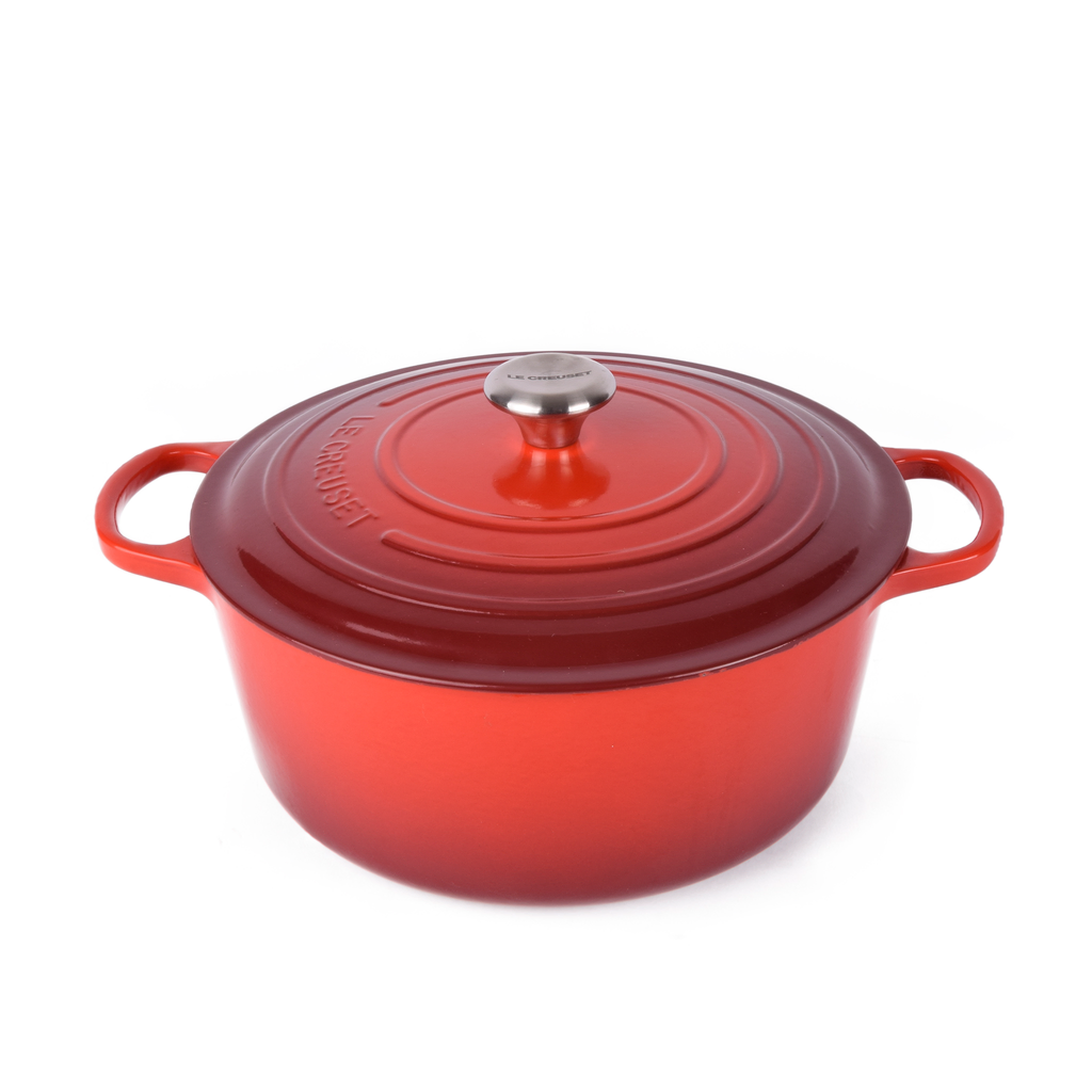 Use Le Creuset pan from BIYU to make a delicious stew, rent now easily and affordable