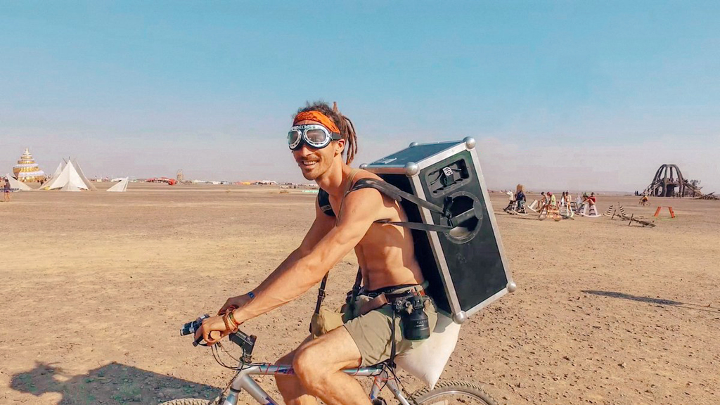 Ride your bike with a portable Soundboks speaker on your back from BIYU
