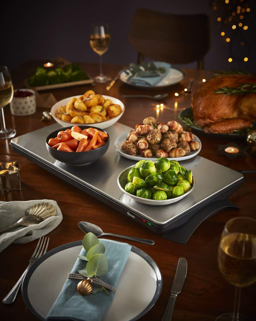 Rent the Swan buffet server and warming plate from BIYU for the perfect party. Serve warm food and impress your guests with this professional catering equipment.