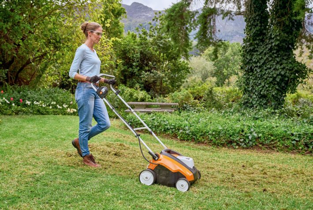 Scarify your lawn with STIHL electric lawn scarifier without noise or nature damage